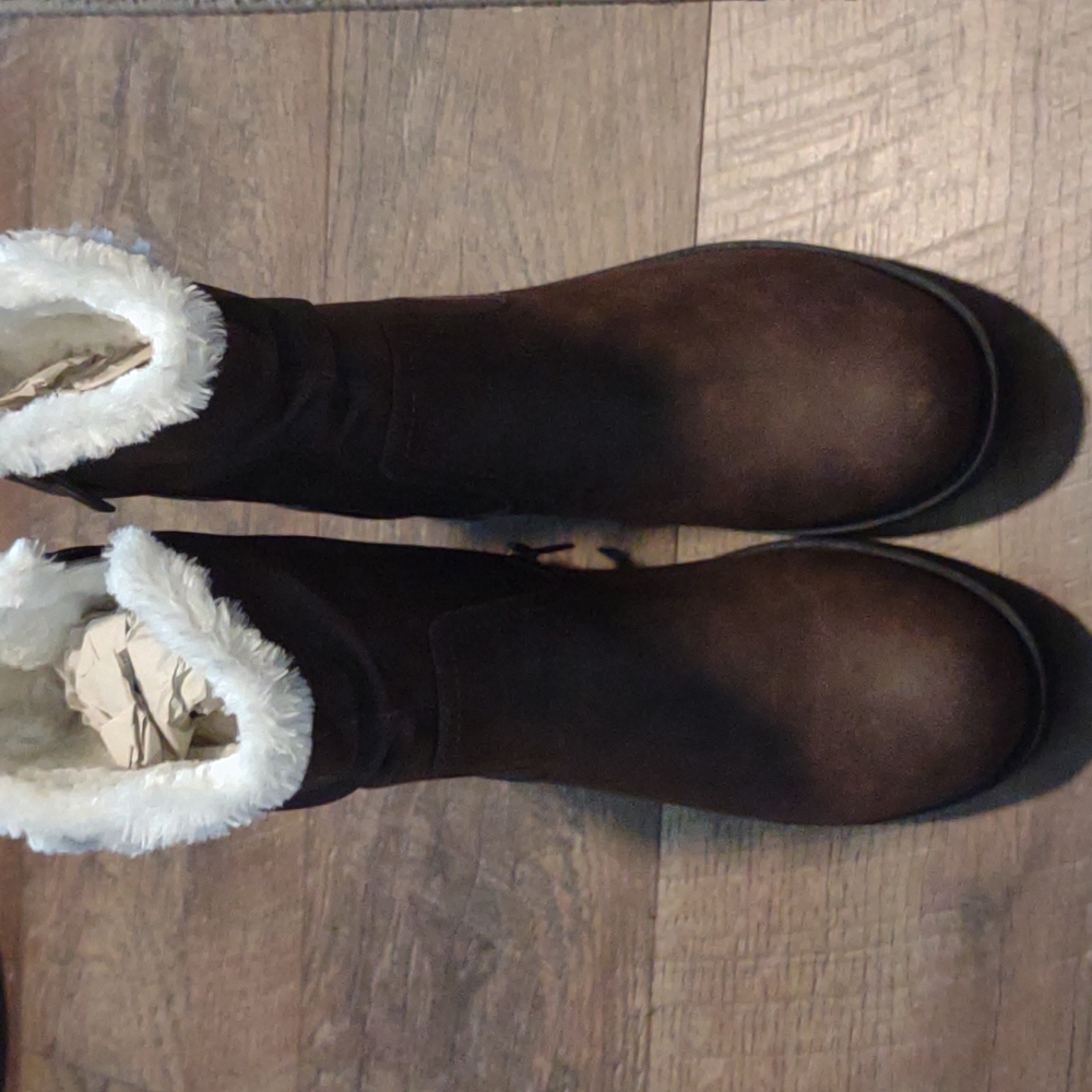 Brown suede ankle booties - Picture 2 of 6
